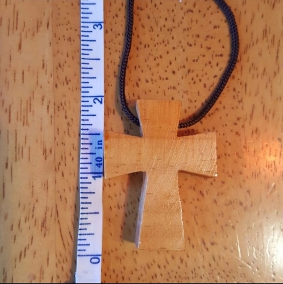 Religious wood cross necklace & bracelet pre owned - Picture 3 of 10